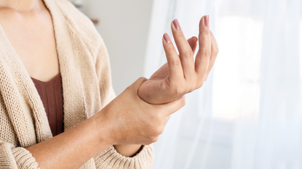 wrist pain, woman.jpg